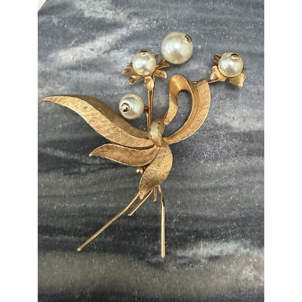 Vintage Signed Roma Faux Pearl Flower in Gold Tone Metal Leaves Brooch